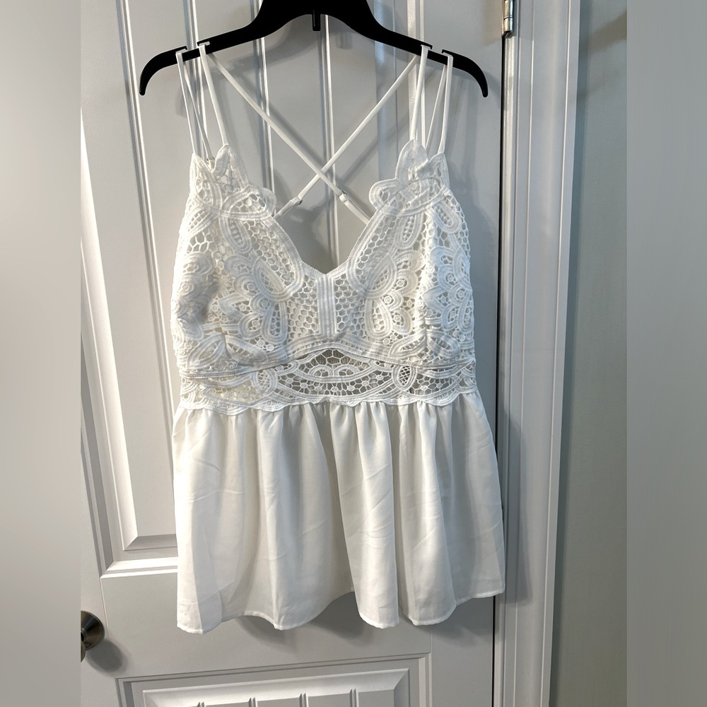 Adorable strappy white top, perfect for summer 3X